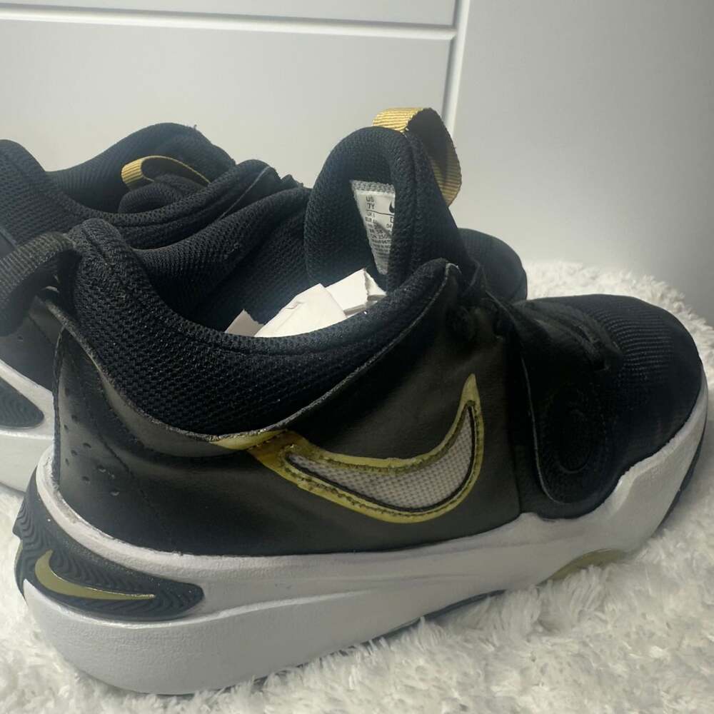 Nike - Picture 6 of 9